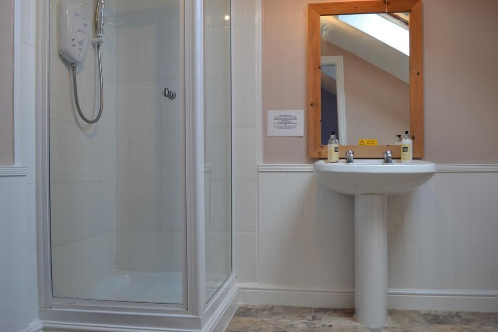 En-suite shower room with basin and toiletries